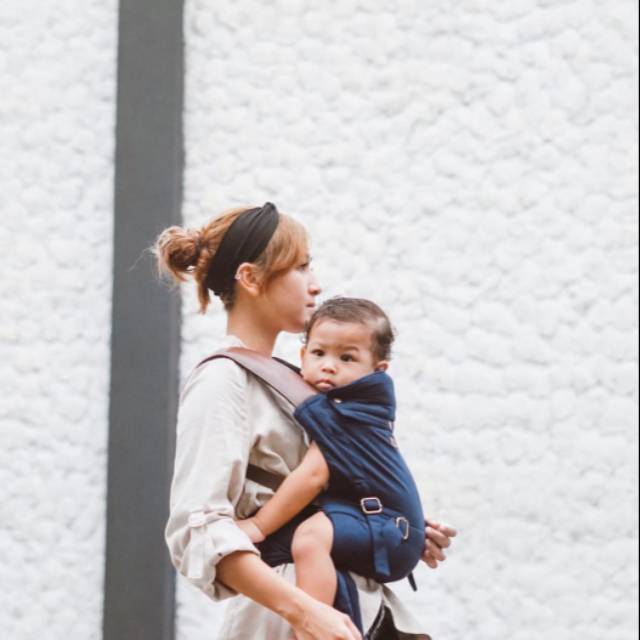 baby pouch carrier