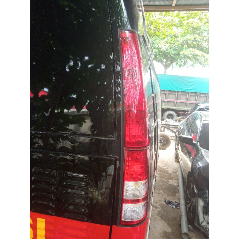 lampu belakang kanan isuzu elf