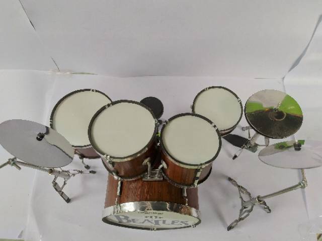 (BISA COD) MINIATUR DRUM BAND THE BEATLES BAHAN STAINLESS MIKA PLASTIK 30x25x18 cm PAJANGAN DEKORASI