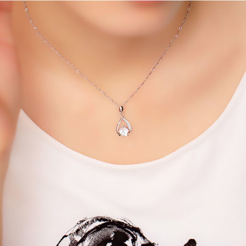 [Ready Stock]Fashion Shiny Water Drop Diamond Pendant Simple Clavicle Chain