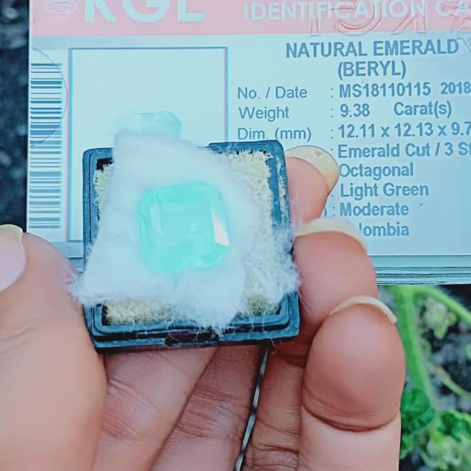 NATURAL EMERALD BERYL,ZAMRUD COLOMBIA,ZAMRUD COLUBIA MEMO KGL TERPERCAYA