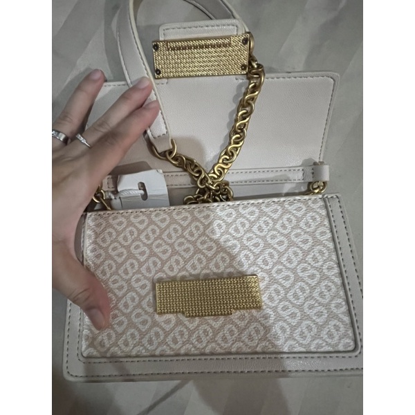 Izzy sling bag Beige Buttonscarves