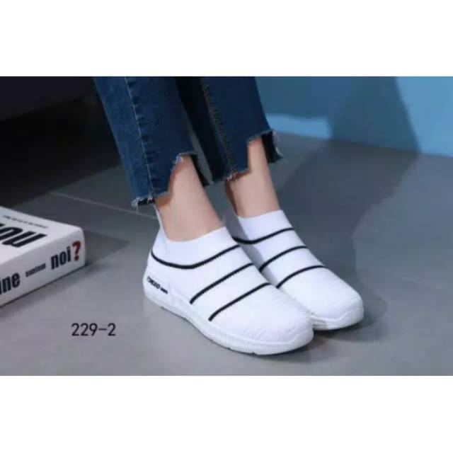 Sepatu Slipon sneacker wanita 229-2