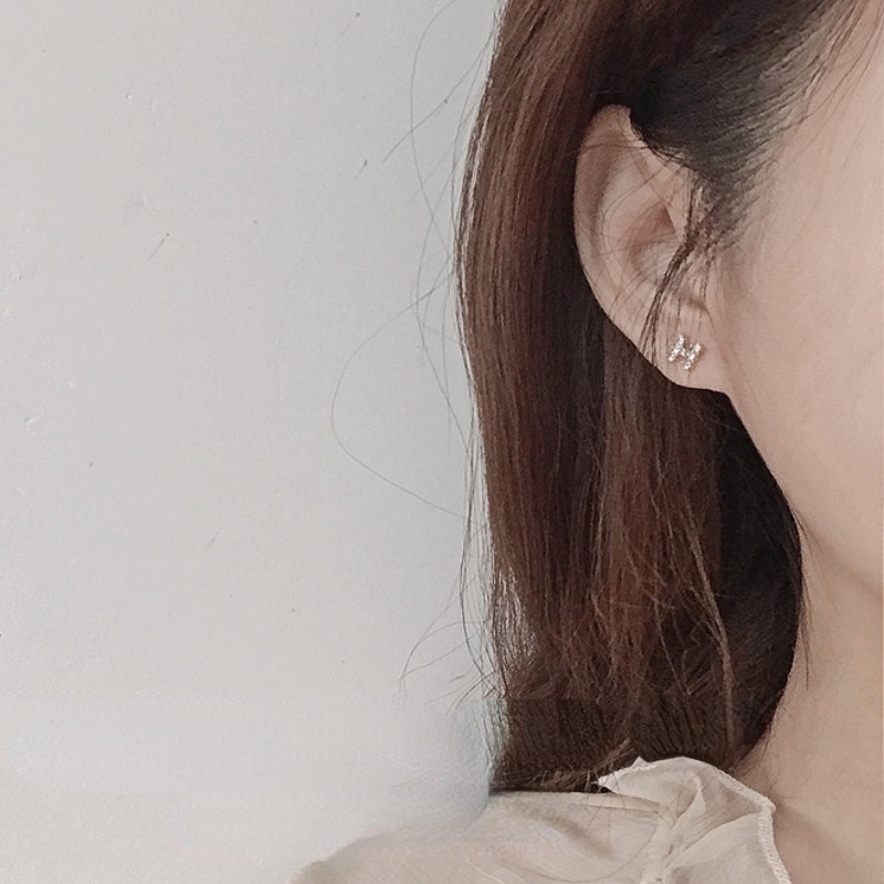 Anting Stud Desain Huruf H Aksen Berlian Imitasi Bahan Zirkon Warna Emas Untuk Pesta