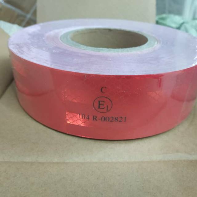 

Stiker reflektif - Alat pemantul cahaya (1 Roll : 45 m x 5 cm)