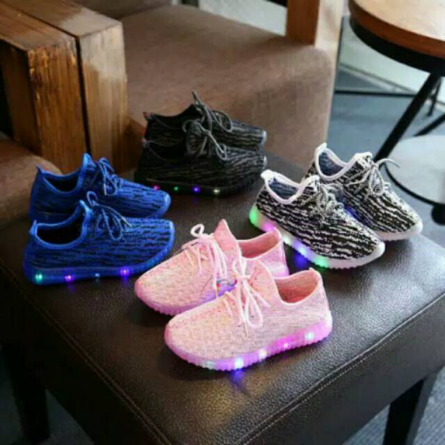 Sepatu Yezzy LED / sepatu anak LED
