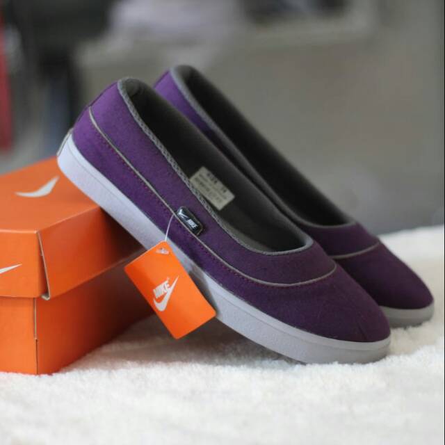 nike slip on wanita
