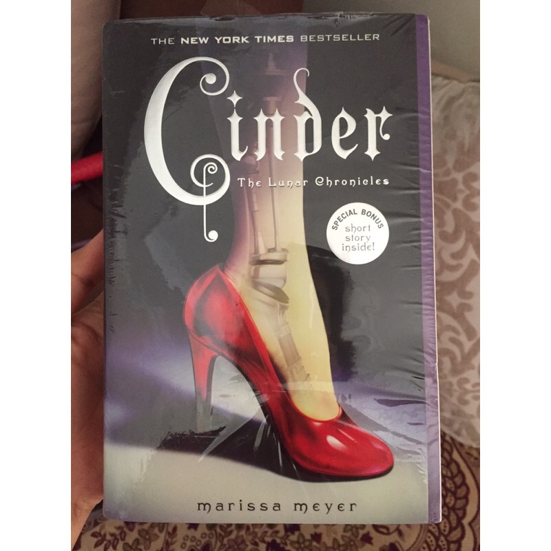 (NEW+English) Cinder the lunar chronicles series by Marissa Meyer Winter Stars Above Cress Fairest