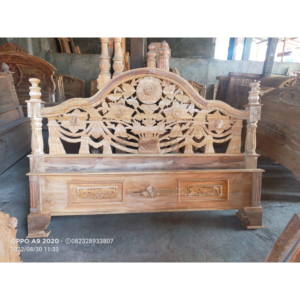 Dipan tempat tidur kayu / tempat tidur ukir Jepara