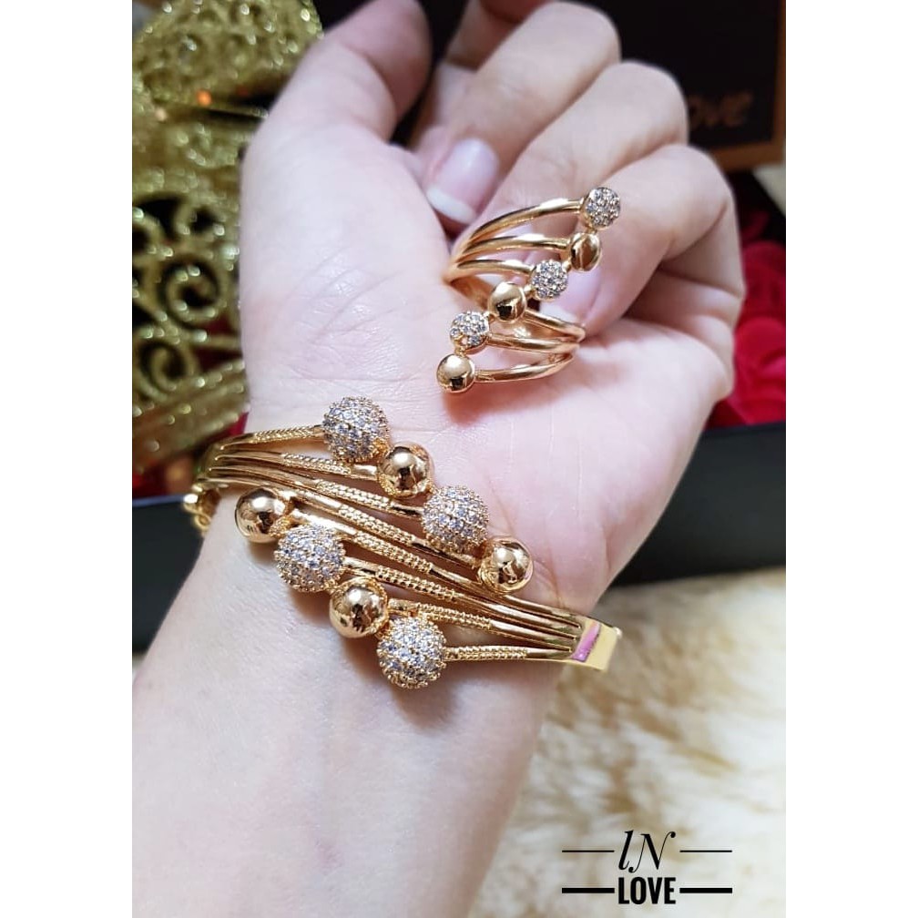 Perhiasan Titanium 1 set Gelang Motif
