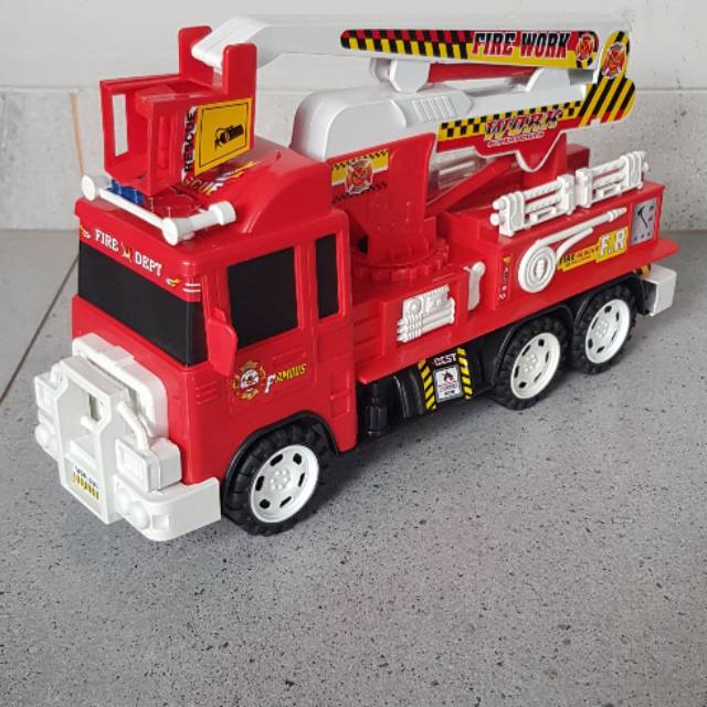  Mainan  mobil  truck pemadam  kebakaran ukuran besar edukasi 