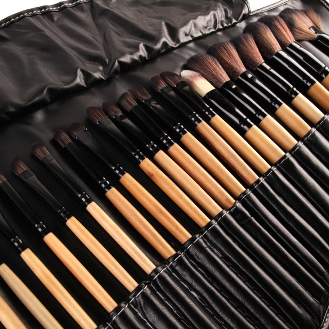 Professional Brush Make Up 32 Set dengan Pouch - Black