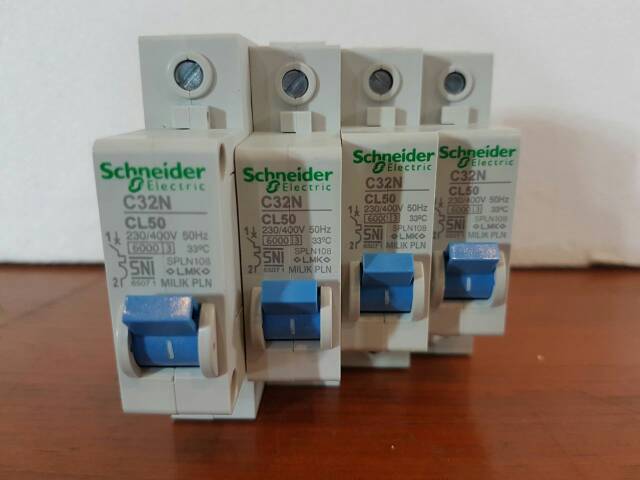 Mcb biru 50A (ampere) schneider