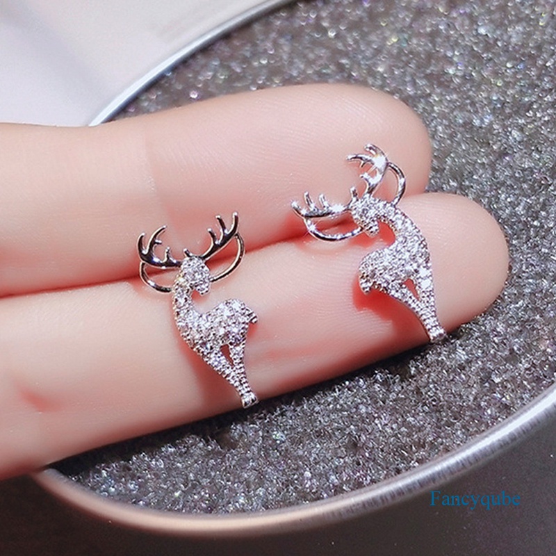 Anting Stud Desain Rusa Natal Aksen Berlian Imitasi Untuk Wanita