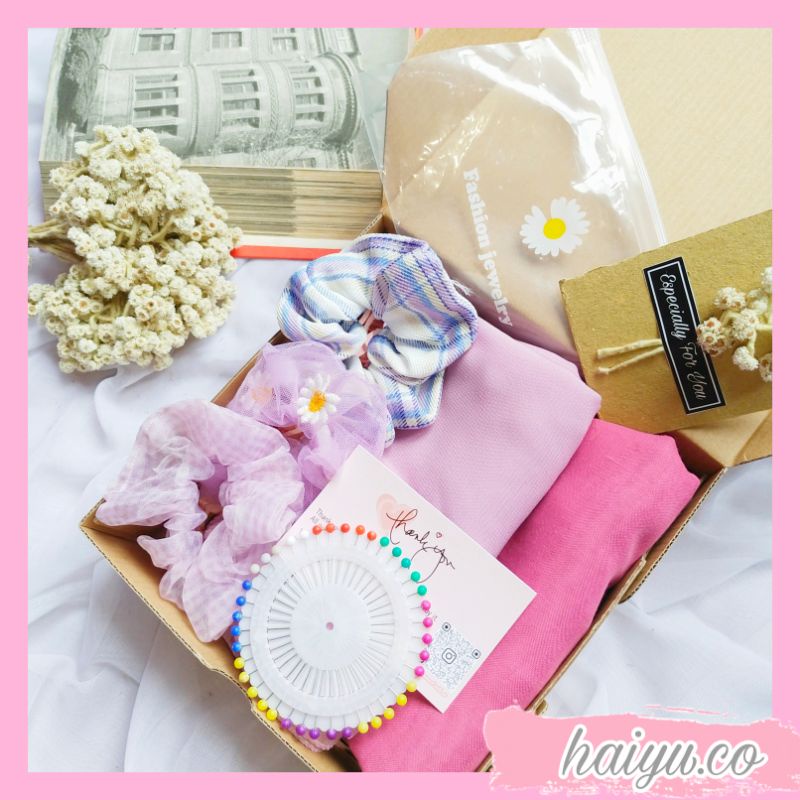 

[READY] Gift Box Hijab Series Hampers Kado Cewek Wisuda/ Ulang Tahun By Haiyu.co