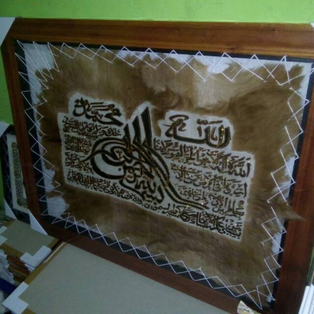 KALIGRAFI KULIT UTUH &quot;75x110&quot;