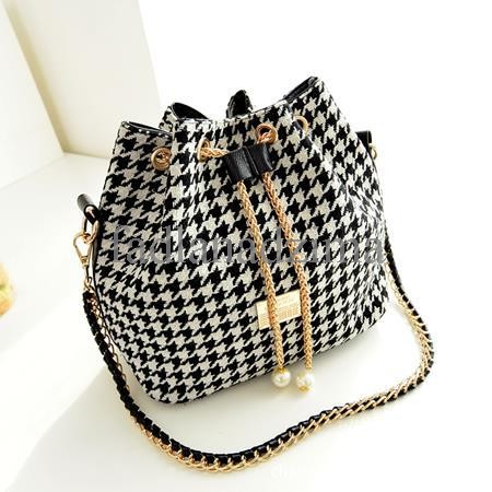 Tas wanita korea murah import bahan wool warna hitam putih