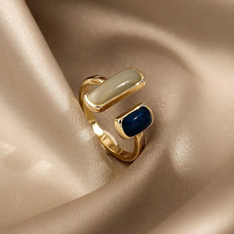 Cincin Model Terbuka Bentuk Kotak Warna Biru