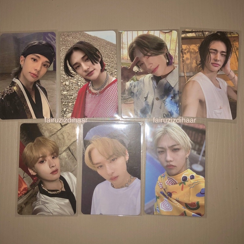 official photocard album noeasy danceracha hyunjin hanbok denim ds jaket merah, leeknow hanbok baret