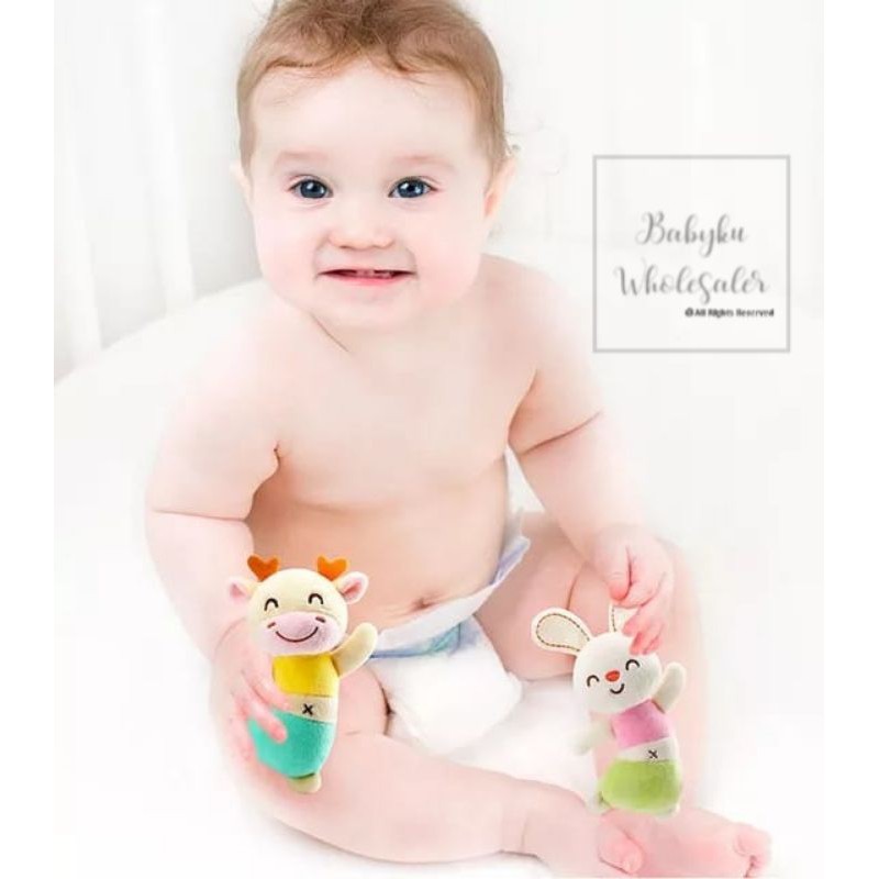 Mainan boneka tangan genggam bayi bunyi kerincing / Baby rattle stick