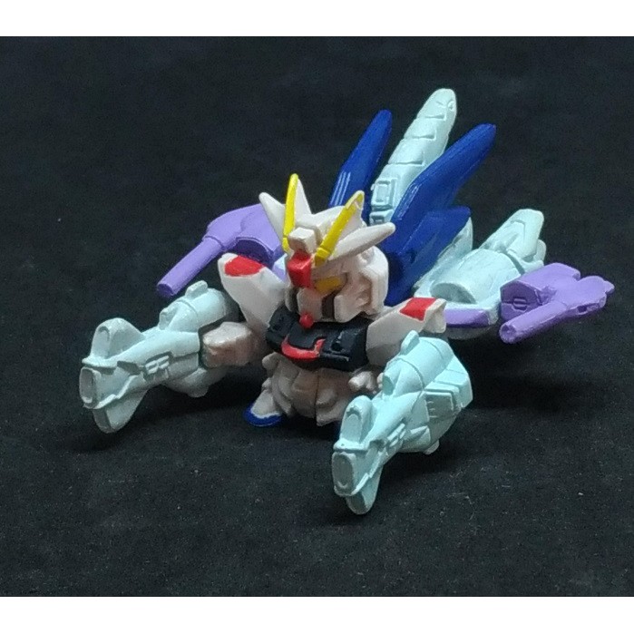 SD Gundam Gashapon Full Color Freedom Gundam + Meteor Unit