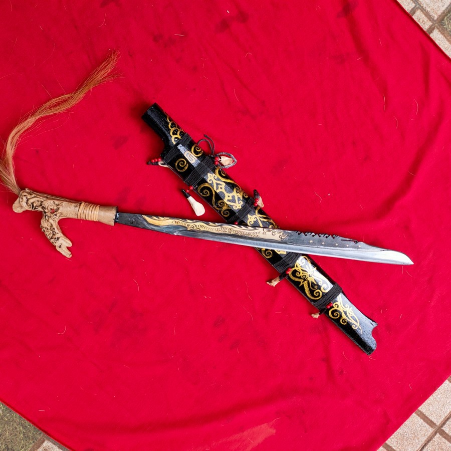 Mandau Dayak Kalimantan Naga Ukir Emas