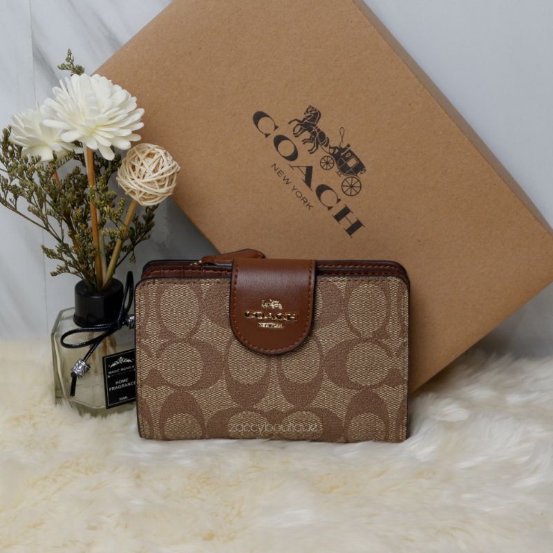 Coach Medium Wallet Signature