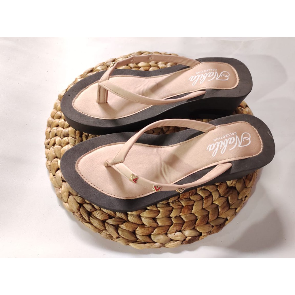 Wedges Piramid Cantika