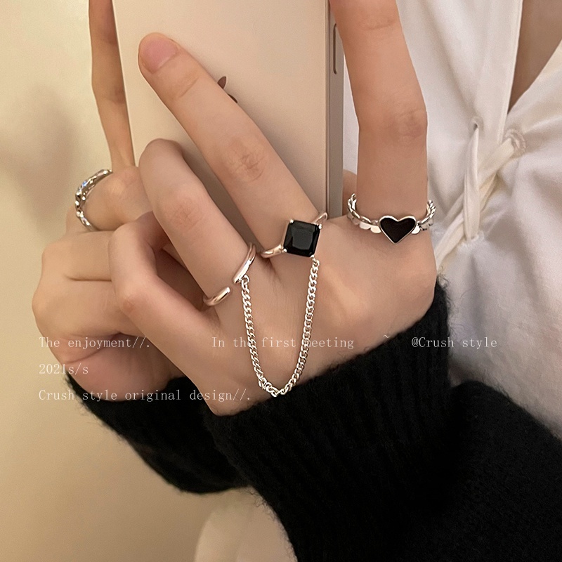 Set Cincin Model Terbuka Bentuk Kotak Hati Aksen Kristal Warna Hitam Gaya Vintage Untuk Wanita