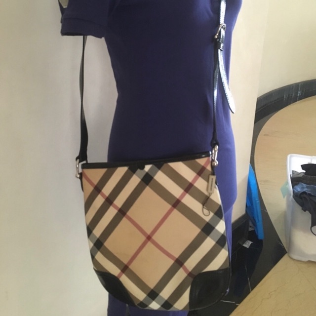 Burberry sling bag