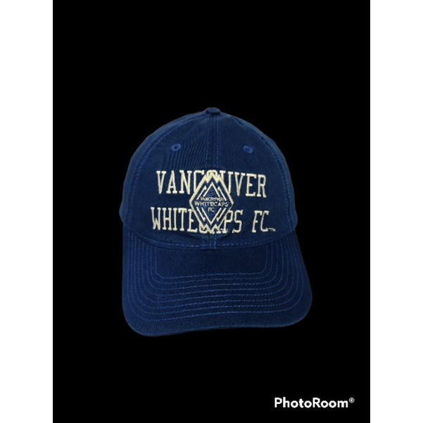 TOPI ADIDAS WHITE CAPS TOPI FITTED TOPI SECOND ORIGINAL TOPI SECONHAND TOPI SECOND BRANDED TOPI SEKE