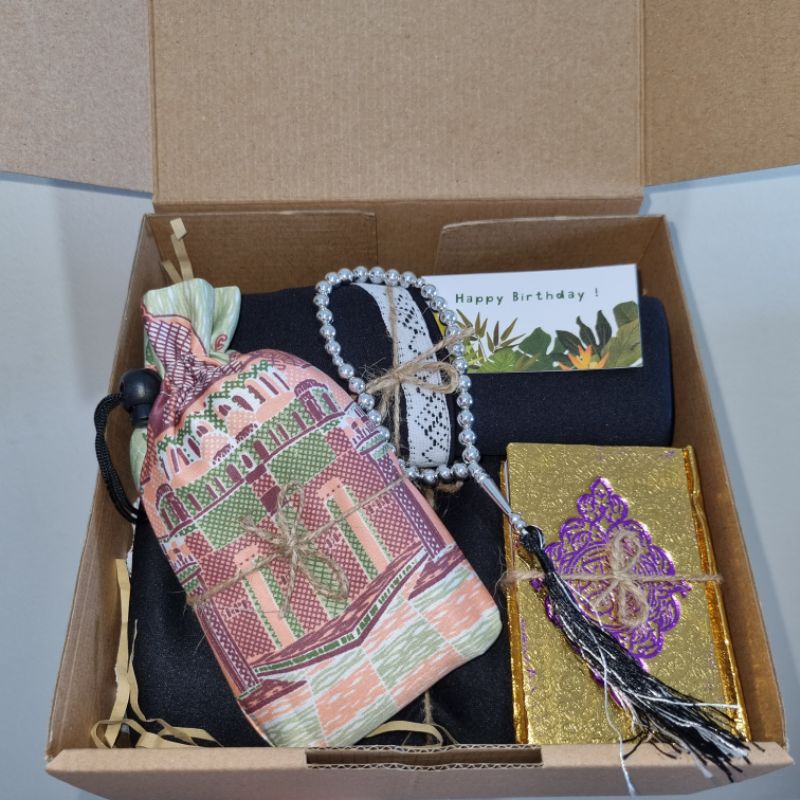 

Hampers Kado Wanita Muslim