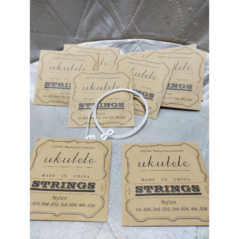 senar ukulele import