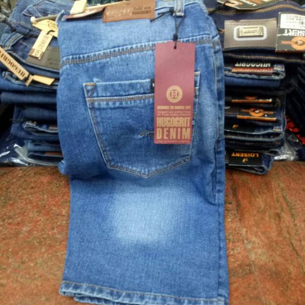 Celana levis pendek
