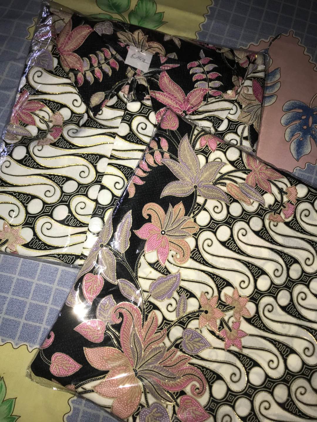 Couple Batik / Seragaman Batik / Batik Kebaya Motif Bougenvile Hitam