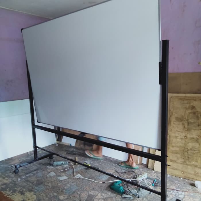 

Papan Tulis Standing Roda Double Face 120 × 180 Cm magnetik
