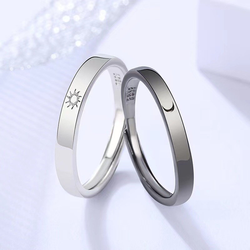 2pcs / Set Cincin Desain Bulan Bintang Matahari Warna Hitam Putih Untuk Pasangan