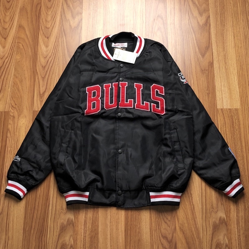 VARSITY JACKET BULLS - TEXT HITAM FULLTAG PREMIUM