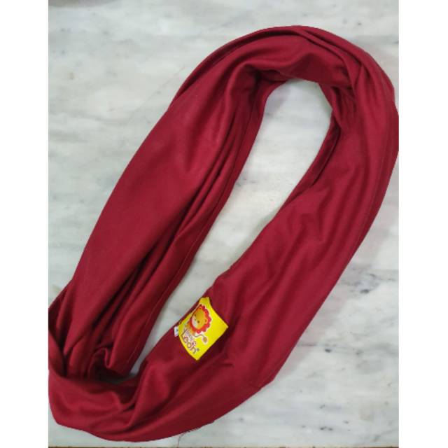 Mama Leon Kain Gendong Bayi