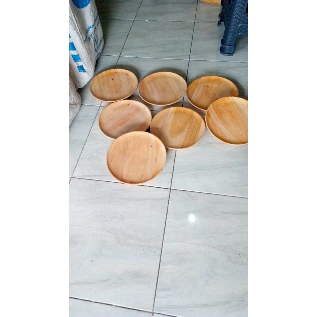 Piring Kayu Mahoni Diameter 25 cm