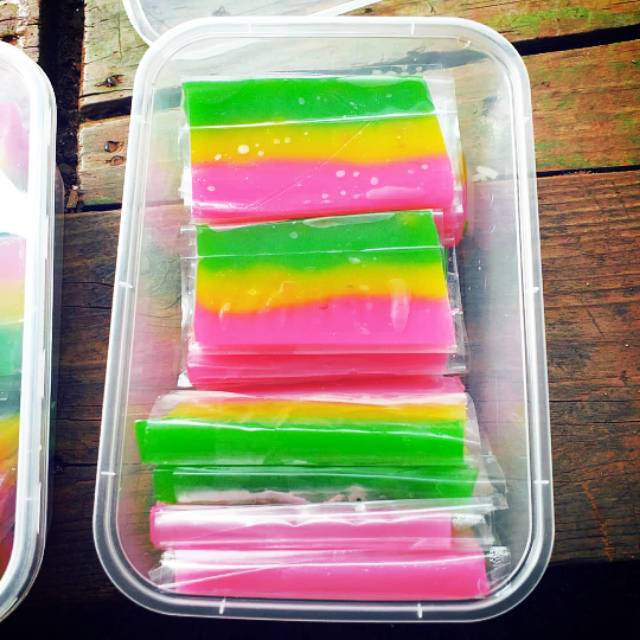 

Es kue gabus/ es gabus pelangi