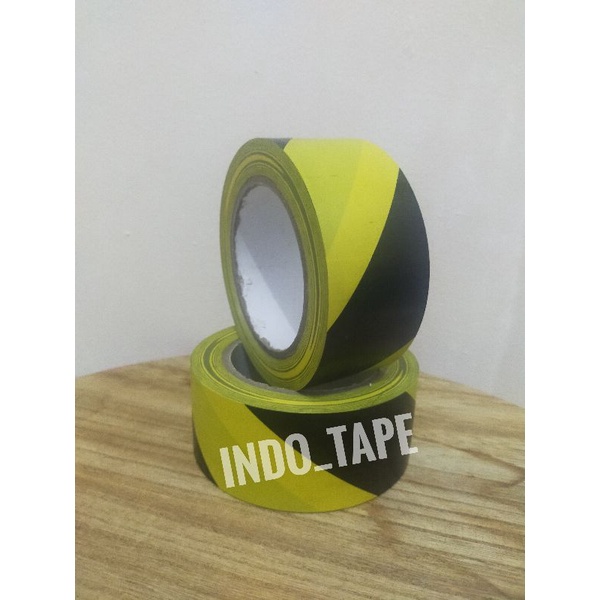 

Floor marking tape kuning hitam Uk 2in x 33mtr