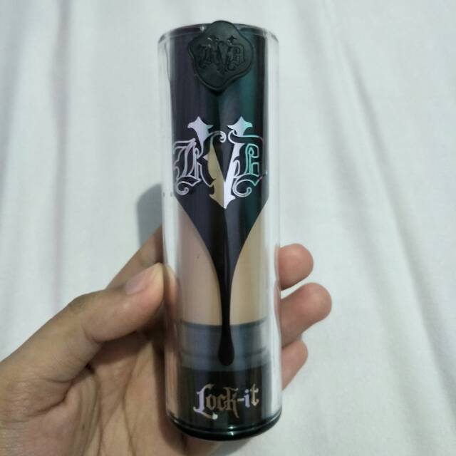 Kat Von D Lock it Foundation