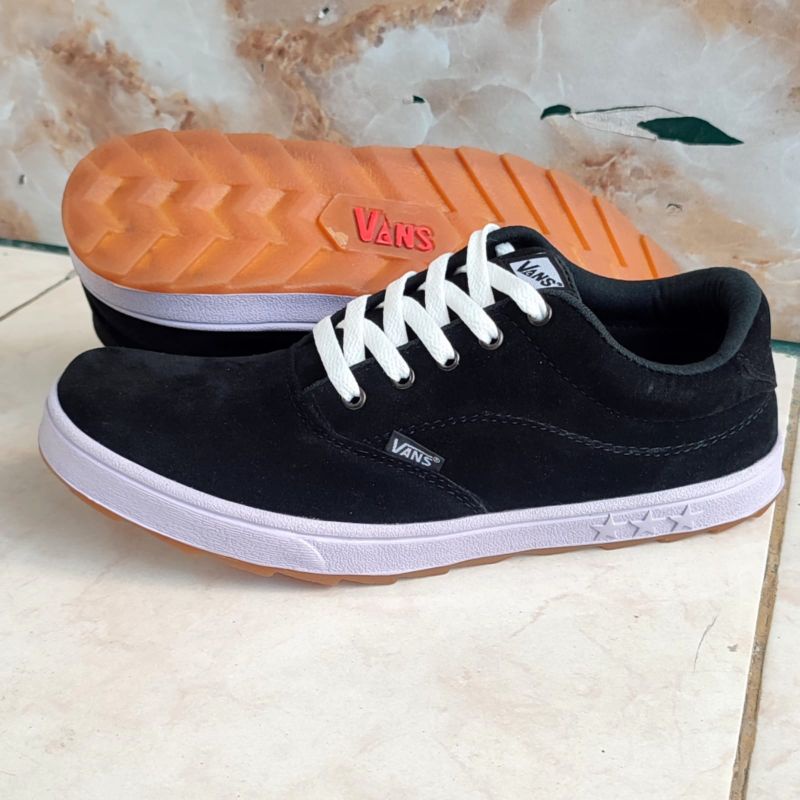 Sepatu Sneakers Pria Original Aldhis H031 Kets Casual Hitam Polos Untuk Sekolah