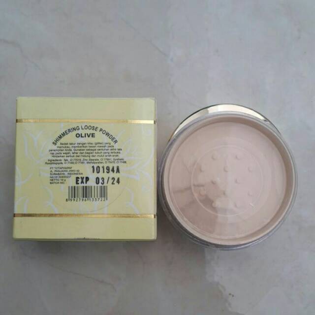 Shimmering loose powder