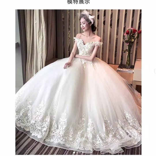 dress nikah/gaun nikah / gaun wedding   dengan  model sabrina dengan  ekor panjang dengan ballgown m