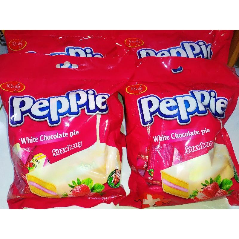 Peppie white chocolate strawberry Pie 216 gram isi 12