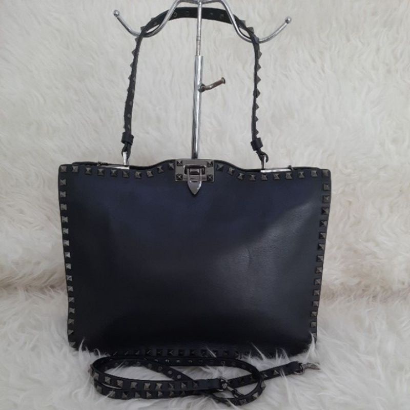 preloved sling / shloulder bag Valentino Garavani