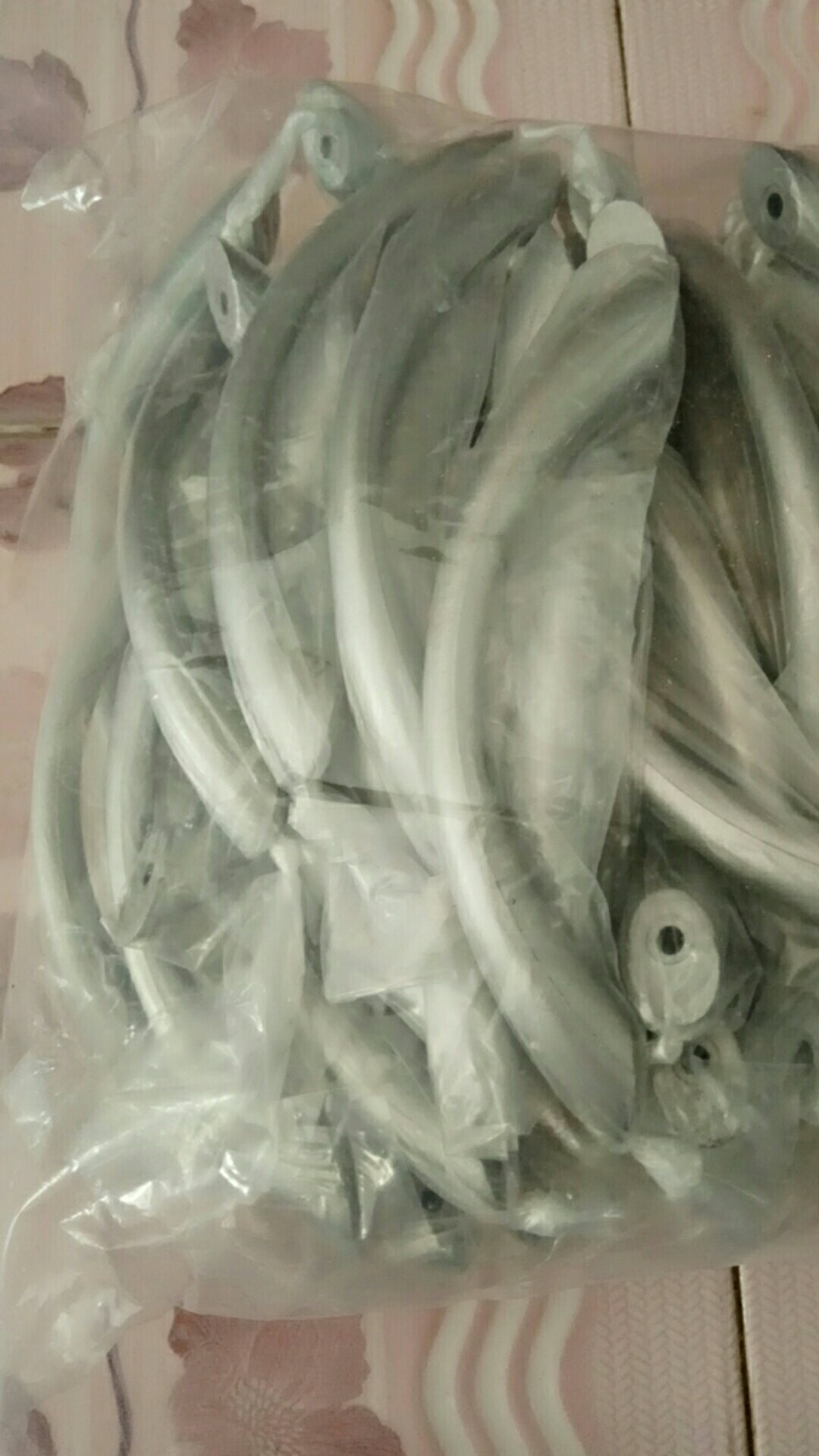 Handle Laci Lemari Model Bulat Sabit Plastik Warna Silver