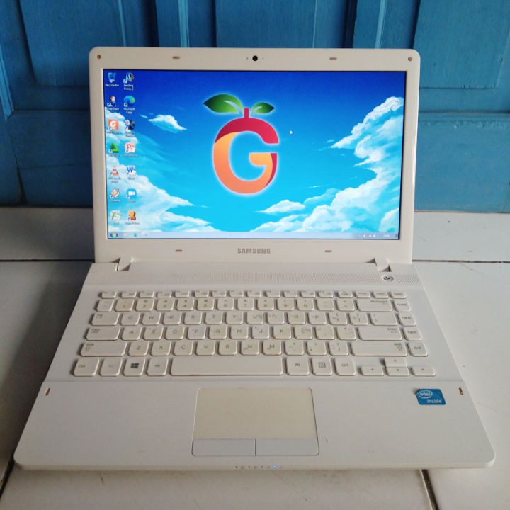 Samsung NP207E4V Warna Putih White Bluetooth Intel Sandy Bridge Laptop Second Bekas RAM 2GB Windows